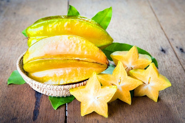 میوه های تکه تکه شده به شکل ستاره ای